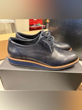 Men's Navy Derby Shoes with Contrasting Tan Welt